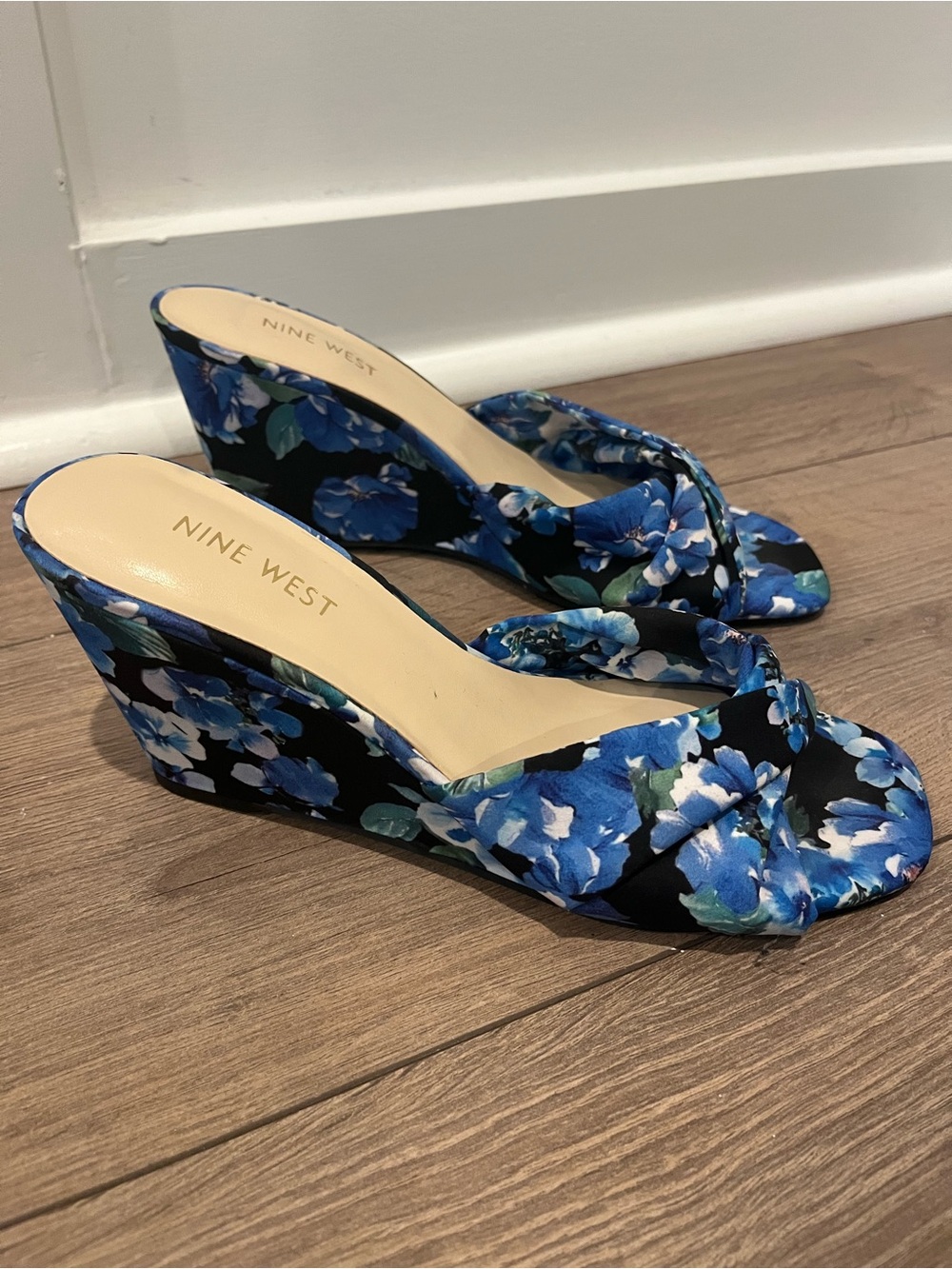 Nine West blue floral wedge sandals 8.5